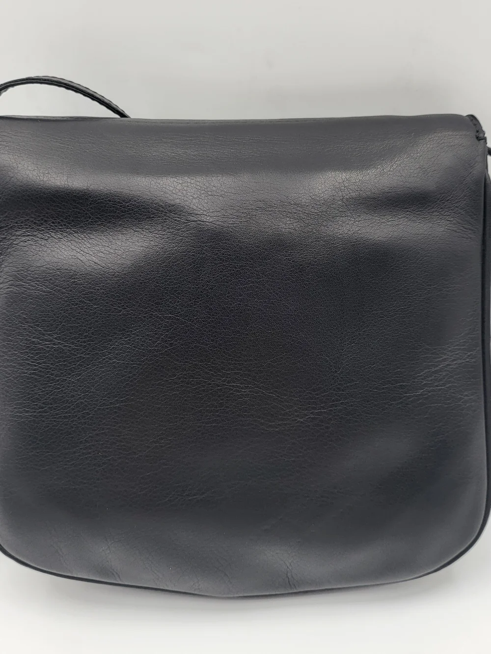Celine Supple Besace Triomphe Calfskin Leather Medium crossbody bag. Auth w/COA,